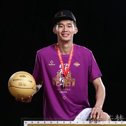 杨曦皓当选CBA选秀状元